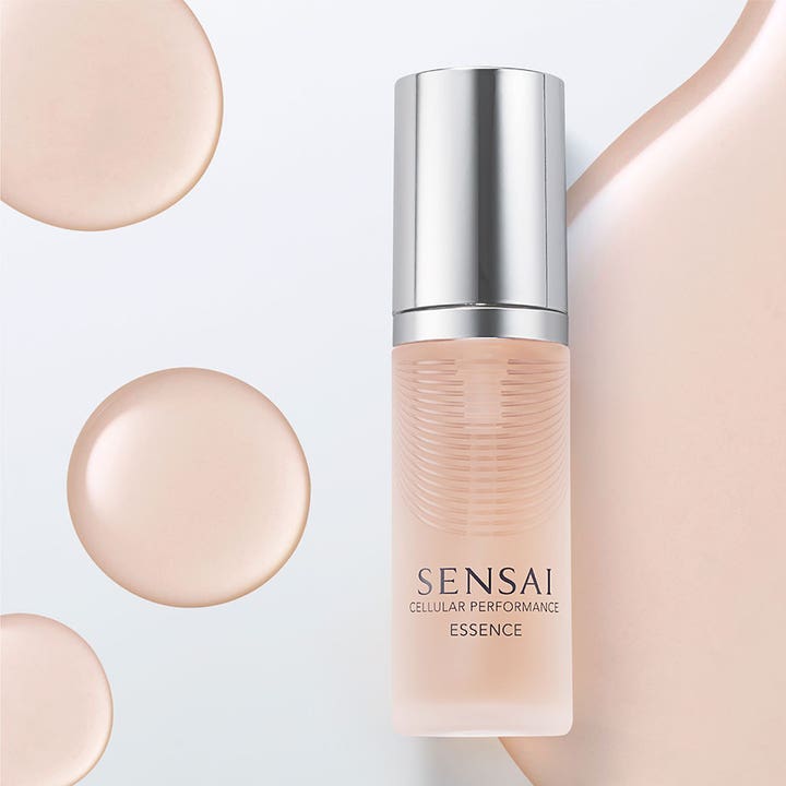 Sensai Cellular Performance Essence 40 ml anti age essence för hyn som ger lyster i frostad flaska med silverlock och droppar