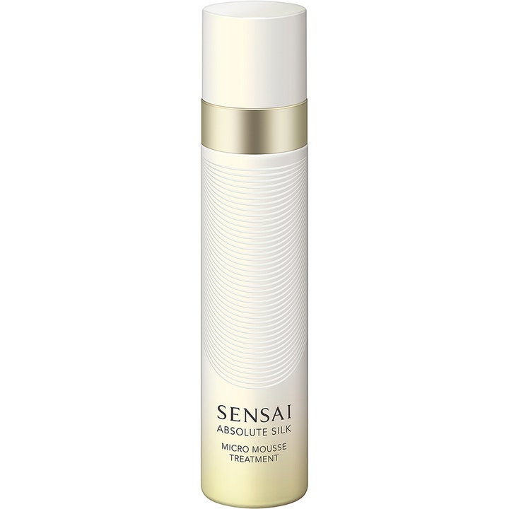 Sensai Absolute Silk Micro Mousse Treatment anti-aging lyster i en vit räfflad flaska med eleganta gulddetaljer
