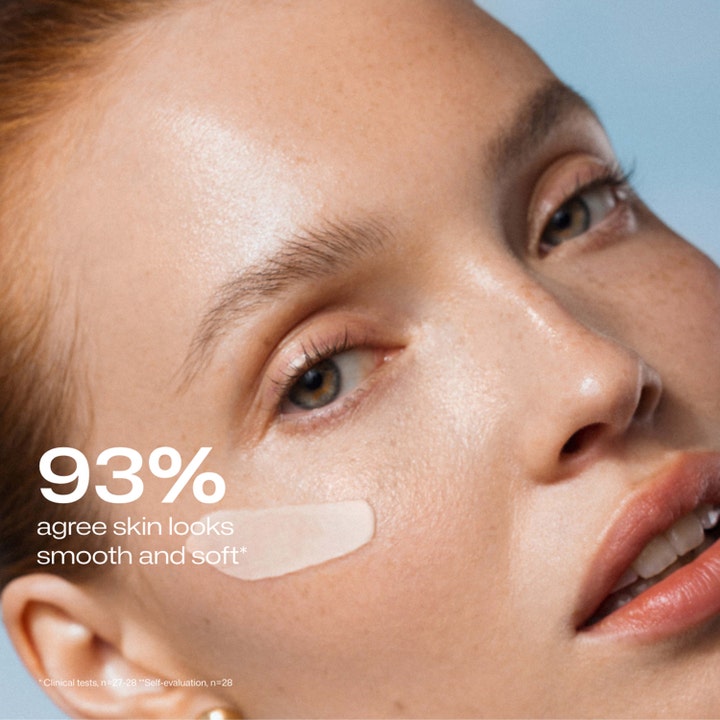 Lumene Nordic-C Glow Moisturizer 50 ml c-vitamin återfuktande ansiktskräm på hy med texten 93% agree skin looks smooth