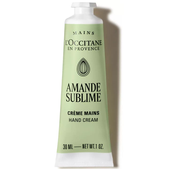 L'Occitane Amande Delicious Hands 30 ml hand och nagelkräm mandel i en ljusgrön tub med svart lock och silverdetaljer.