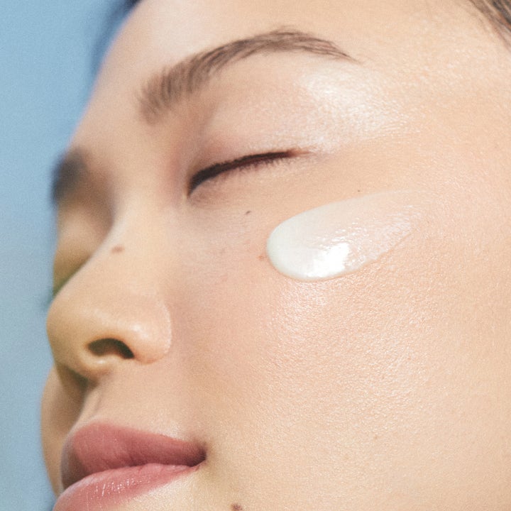 KORA Organics Active Algae Lightweight Moisturizer 15 ml lätt fuktkräm med active alger på huden för lyster
