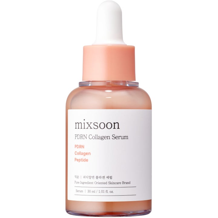 mixsoon PDRN Collagen Serum 30 ml ansiktsserum som ger elasticitet i glasflaska med persikofärgad vätska och vit pipett
