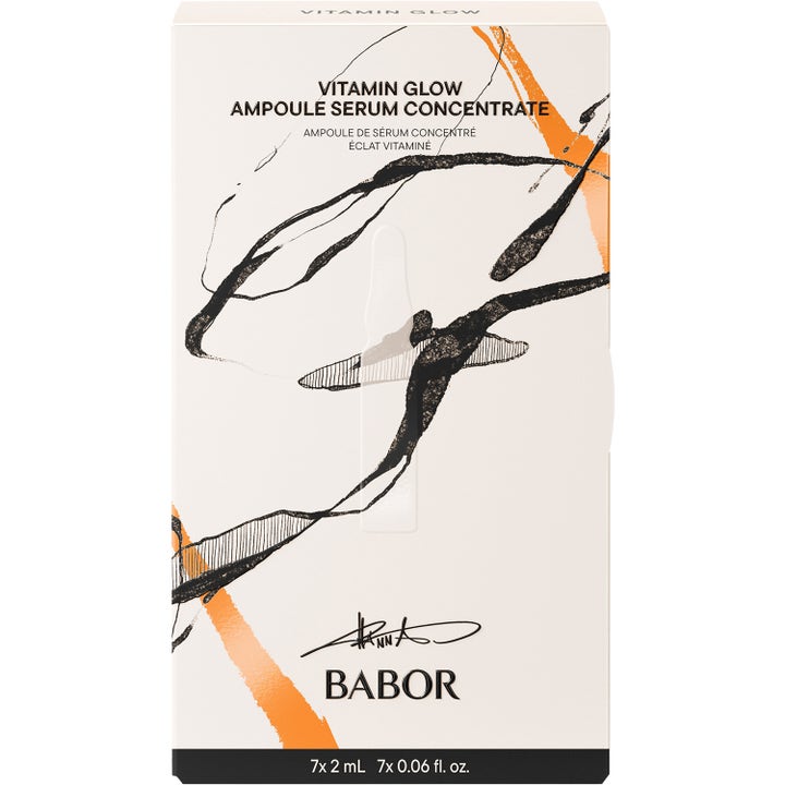 BABOR Vitamin Glow Ampoule Serum Concentrate 7x2 ml lystergivande serum i vit ask med orange och svarta penseldrag.