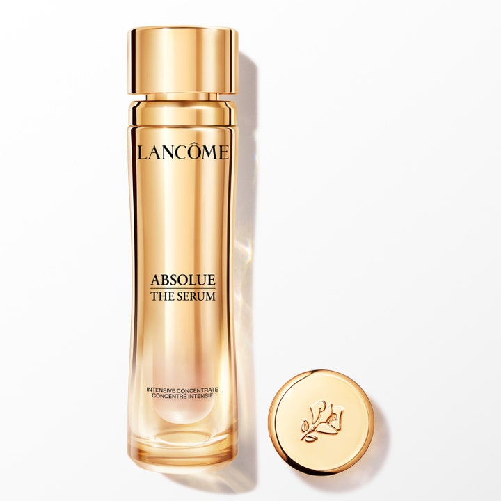Lancôme Absolue The Serum lyxserum anti aging med rosextrakt i en elegant guldfärgad flaska för fastare hud.