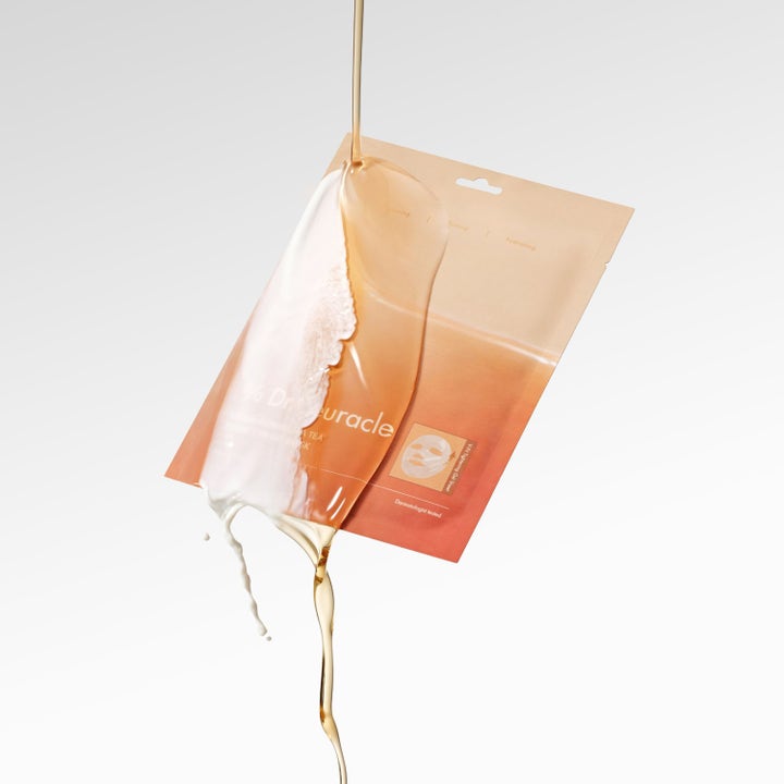 Dr. Ceuracle Vegan Kombucha Tea Essence Gel Mask 36 g återfuktande ansiktsmask med mjölkig och bärnstensfärgad essens.