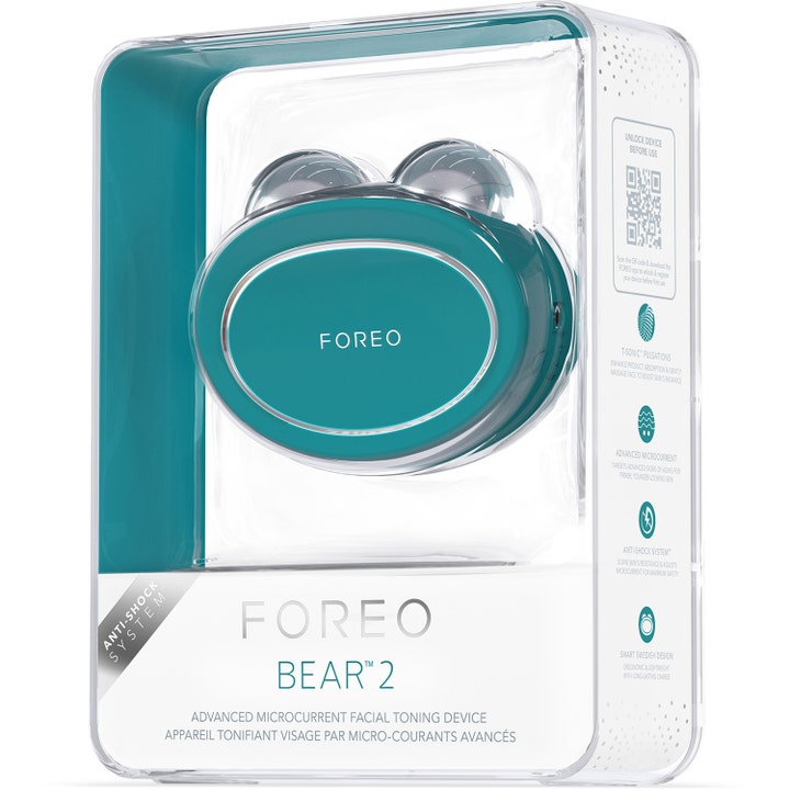 FOREO BEAR 2 Evergreen 1 st mikroström för rynkreducering i en genomskinlig förpackning med silverdetaljer.