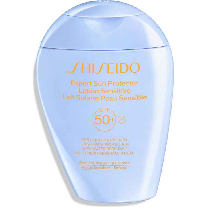Shiseido Expert Sun Protector Lotion Sensitive SPF 50+ solkräm för känslig hud i en ljusblå droppformad flaska.