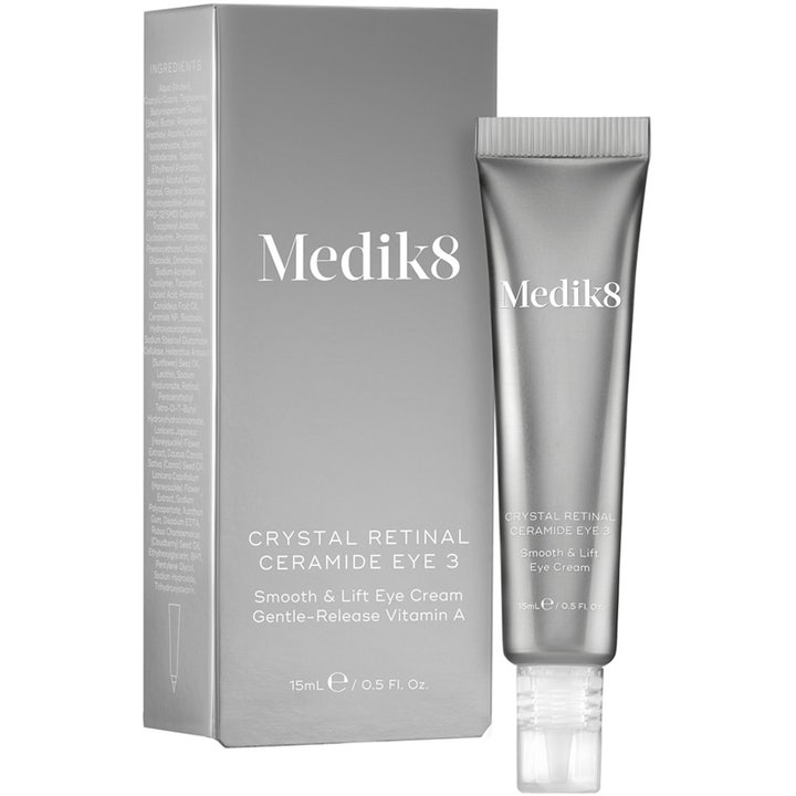 Medik8 Crystal Retinal Ceramide Eye 3 15 ml lyftande ceramide retinol ögonkräm i silvrig tub med grå ytterbox