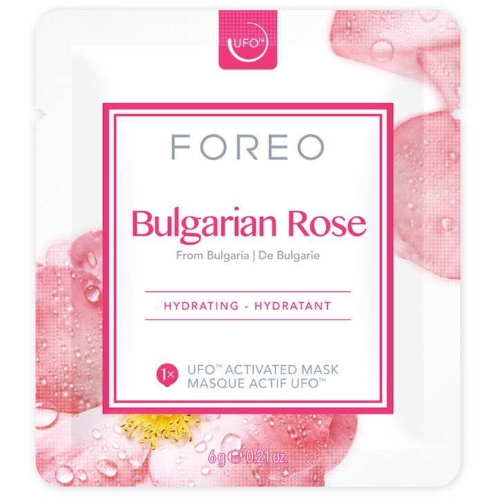 FOREO Bulgarian Rose 6 g fuktgivande ansiktsmask i vit och rosa förpackning med rosenblad