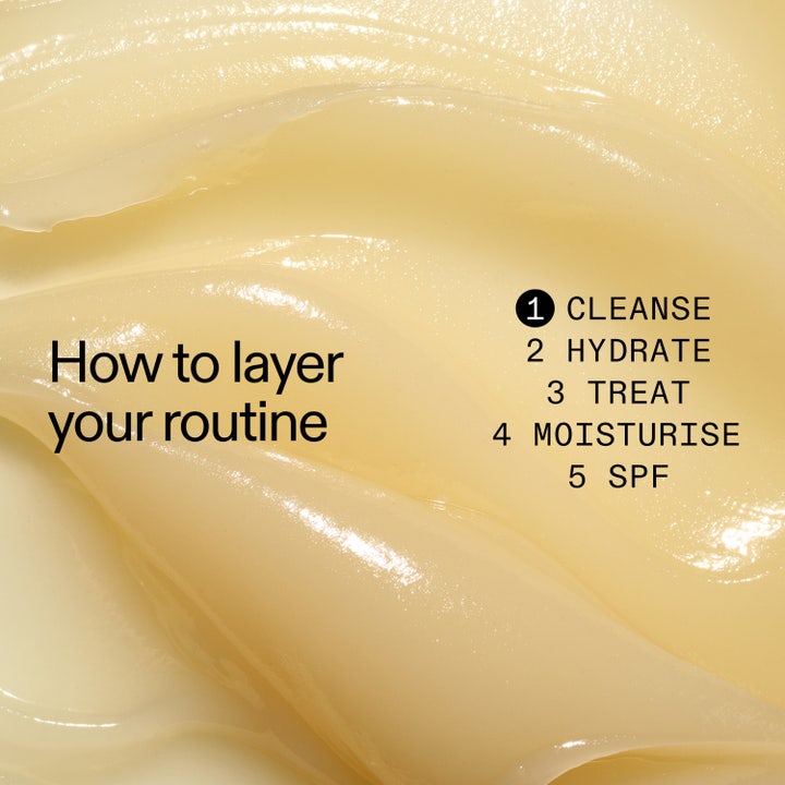 The INKEY List Oat Cleansing Balm 150 ml havre rengöringsbalm för ansiktsvård känslig hud har krämig textur och visar steg ett.