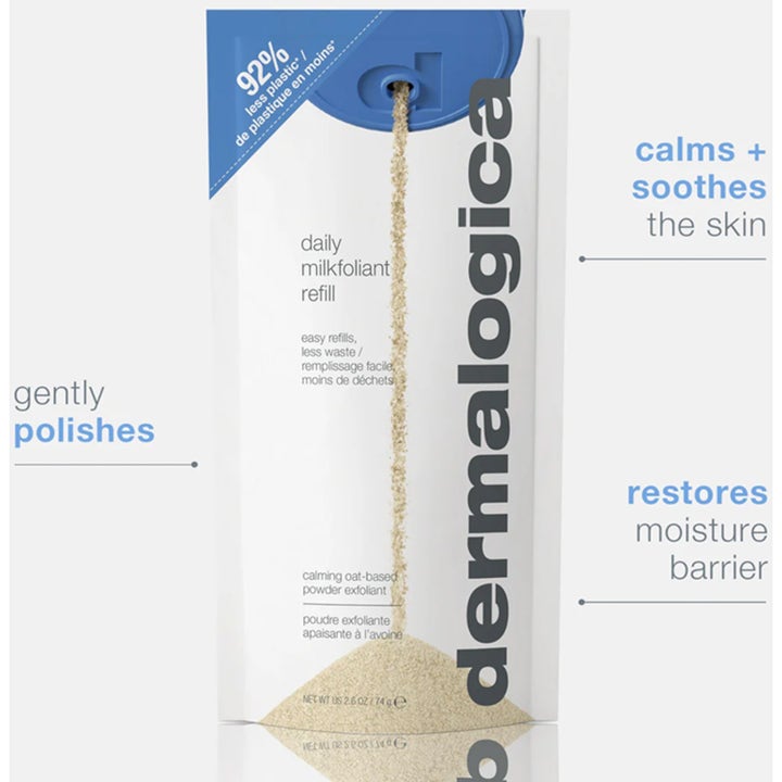 Dermalogica Daily Milkfoliant 74 g refill lugnande ansiktsskrubb i påse som häller ut ett havrebaserat puder.