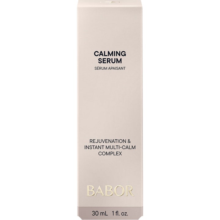 Babor Calming Serum 30 ml lugnande ansiktsserum för irriterad hud i vit ytterförpackning med rosa detaljer.