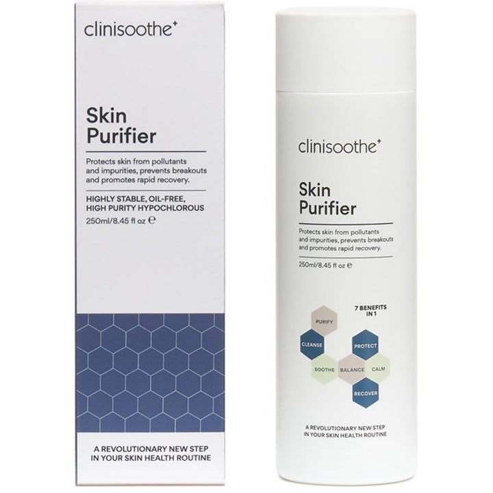 Clinisoothe Skin Purifier 250 ml lugnande ansiktsvatten i vit flaska och kartong med blått hexagonmönster
