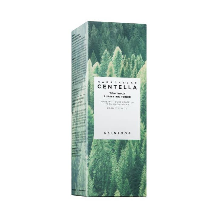 SKIN1004 Madagascar Centella Tea-Trica Purifying Toner 210 ml talgkontroll toner i grön kartong med skogsmotiv.
