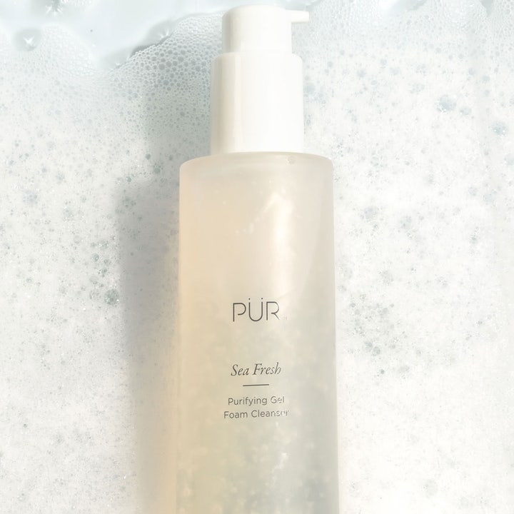 PÜR Sea Fresh Purifying Gel Foam Cleanser 150 ml ansiktsrengöring PÜR med havsvatten i frostad flaska bland vitt lödder