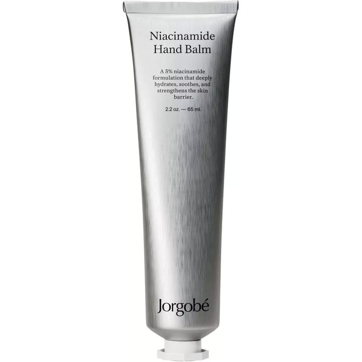 Jorgobé Niacinamide Hand Balm 65 ml återfuktande handkräm som stärker hudbarriären i en silvrig metalltub med vitt lock