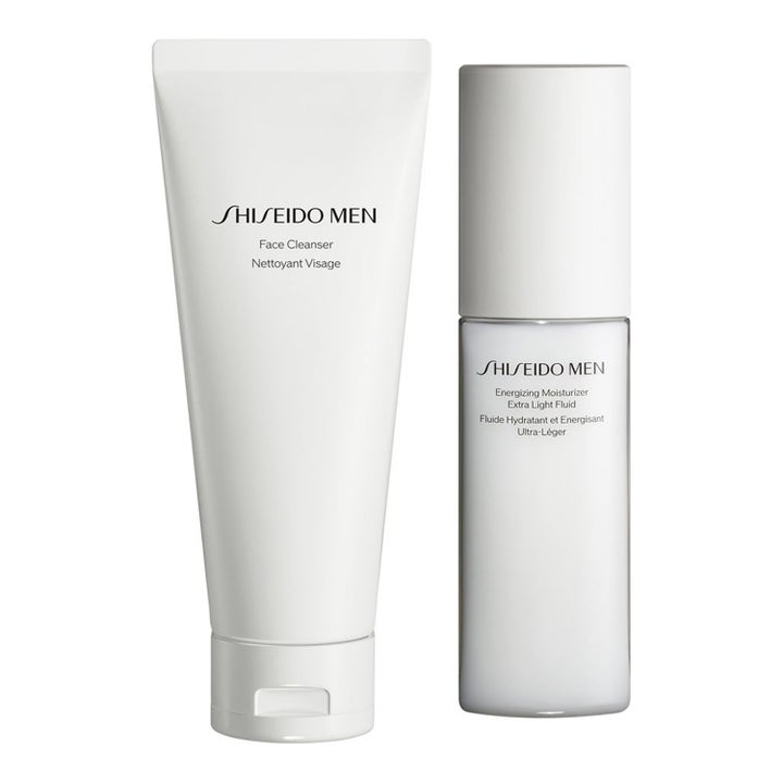 Shiseido Men Face Cleanser och Energizing Moisturizer i vit tub och pumpflaska som ger huden ny energi.