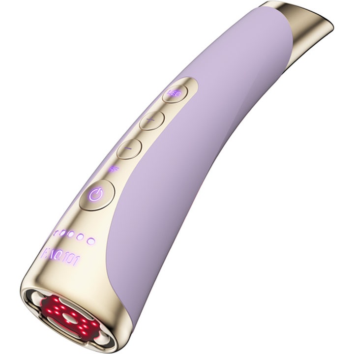 FAQ Swiss FAQ 101 LED-Pulse Facial Device Amethyst lila ansiktsapparat med gulddetaljer och rött ljus