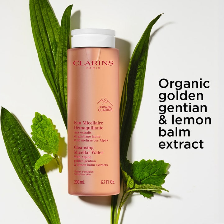 Clarins Cleansing Micellar Water 200 ml lugnande mild sminkborttagning i persikofärgad flaska med gröna blad