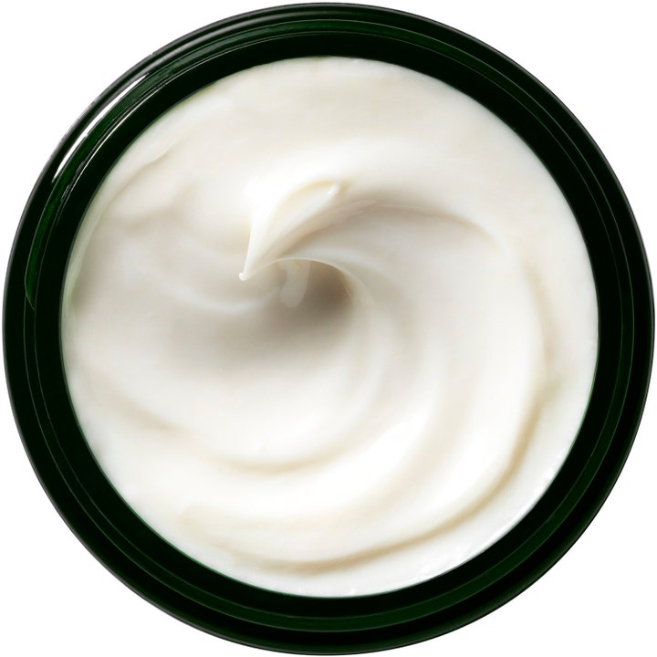 Origins Mega-Mushroom Face Cream 50 ml är en lugnande ansiktskräm med krämig vit textur i grön burk
