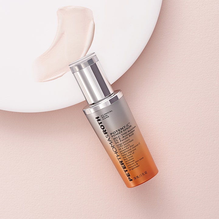 Peter Thomas Roth Potent C Power Serum 30 ml c vitamin serum för fastare hud visar krämig textur och orange pumpflaska