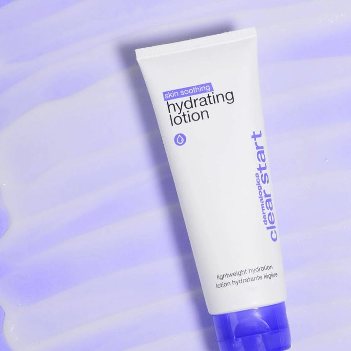 Dermalogica Skin Soothing Hydrating Lotion Clear Start återfuktande ansiktskräm på krämig lila textur