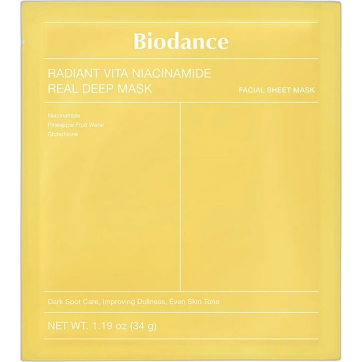 Biodance Radiant Vita Niacinamide Real Deep Mask 34 g lystergivande ansiktsmask i gul sachet där masken sticker ut