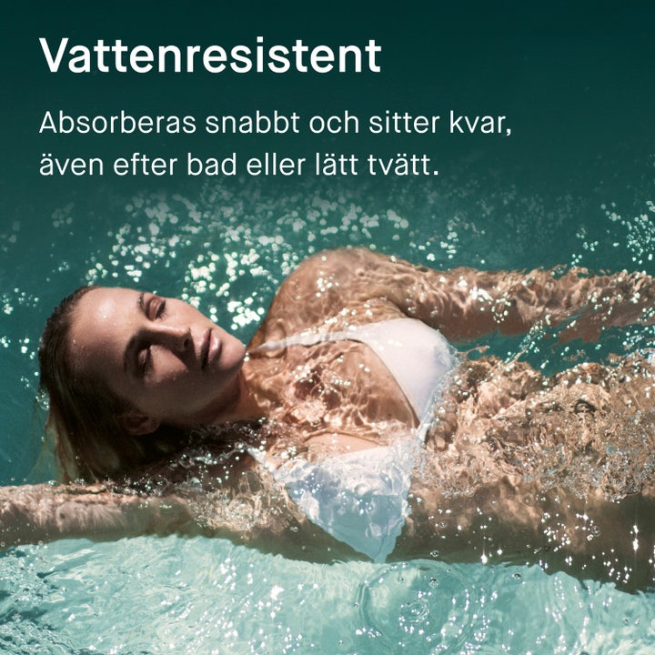 EVY Technology Daily UV Face 75 ml ansiktsmousse med spf anti-age på kvinna som springer i solen med 8h hållbarhet