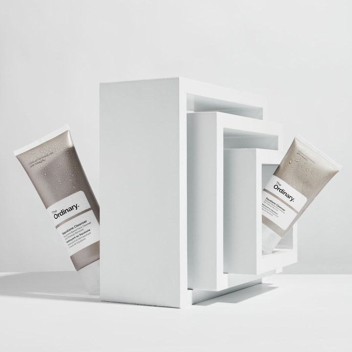 The Ordinary Squalane Cleanser 50 ml ansiktsrengöring som smälter smink i tuber med vattendroppar