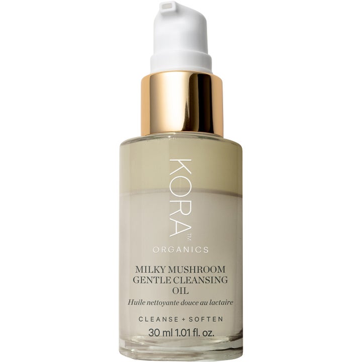 Kora Organics Milky Mushroom Gentle Cleansing Oil 30 ml mjukgörande clean beauty rengöringsolja i flaska med gulddetaljer.