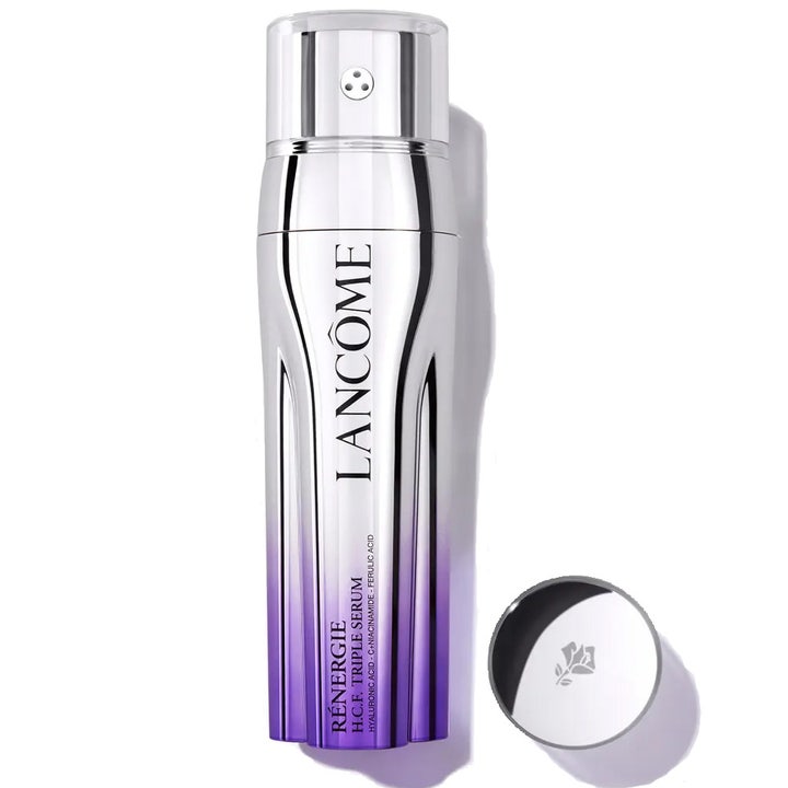 Lancôme Rénergie H.C.F. Triple Serum hyaluronsyra anti-age serum för fastare hud i silverfärgad pumpflaska med lila bas.
