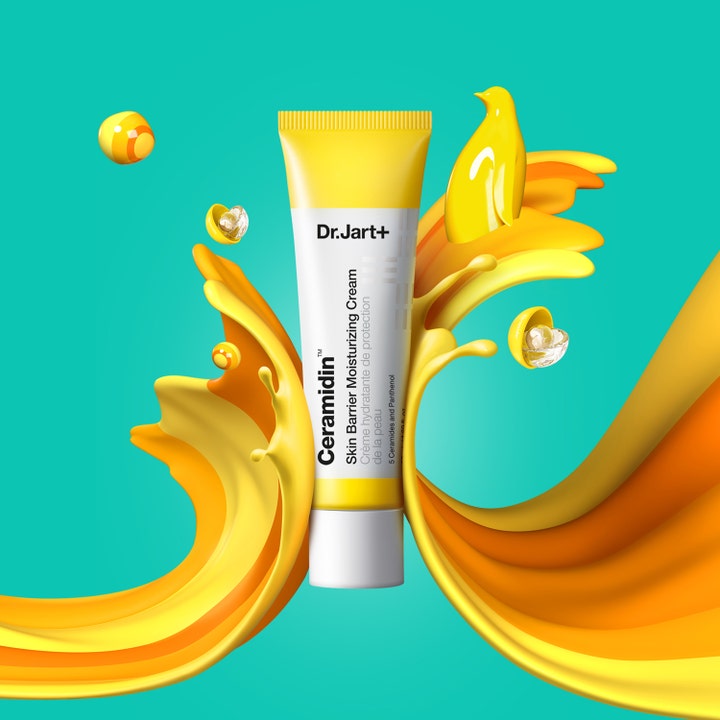 Dr.Jart+ Ceramidin Skin Barrier Moisturizing Cream 50 ml i tub omgiven av gula krämiga vågor och en pingvin.