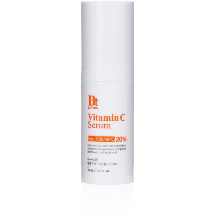 Benton Vitamin C Serum 30ml lystergivande ansiktsserum i en vit minimalistisk pumpflaska med orange text