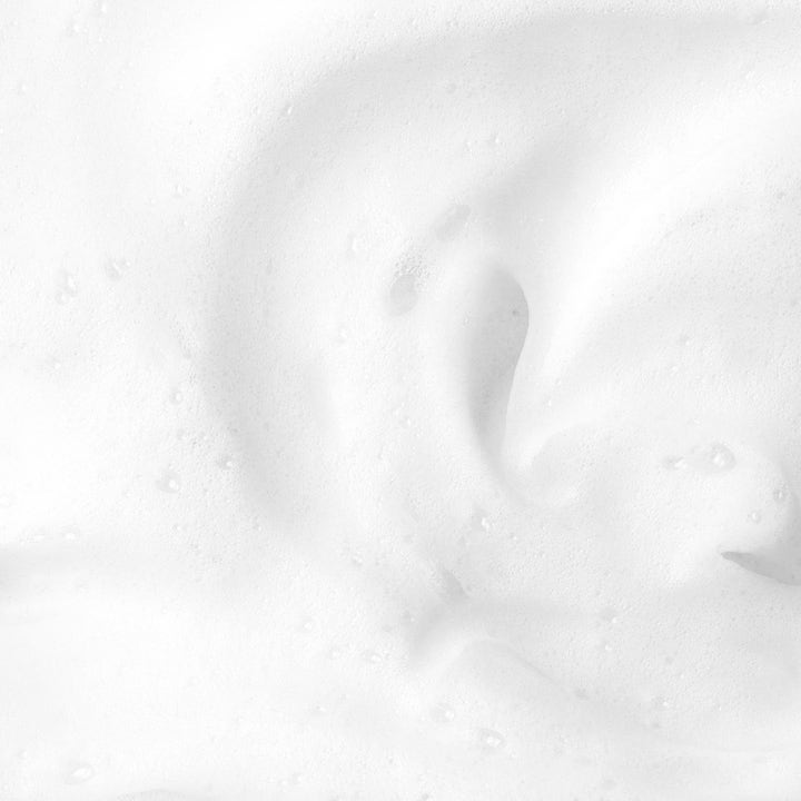 Saturday Skin Rise + Shine Gentle Cleanser 120 ml ansiktsrengöring med en mjuk och krämig vit skumtextur