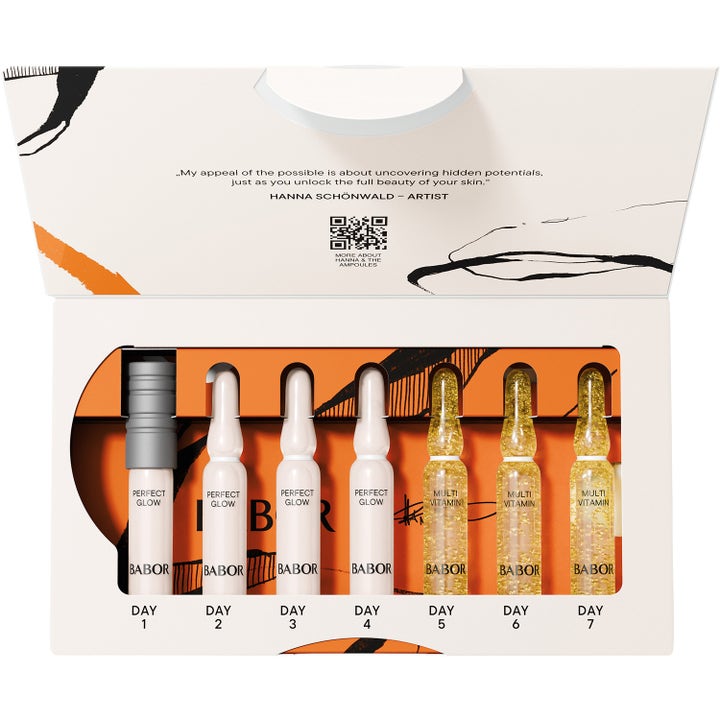 Babor Vitamin Glow 14 ml ampullserum i öppnad vit förpackning med fyra vita och tre guldiga glasampuller