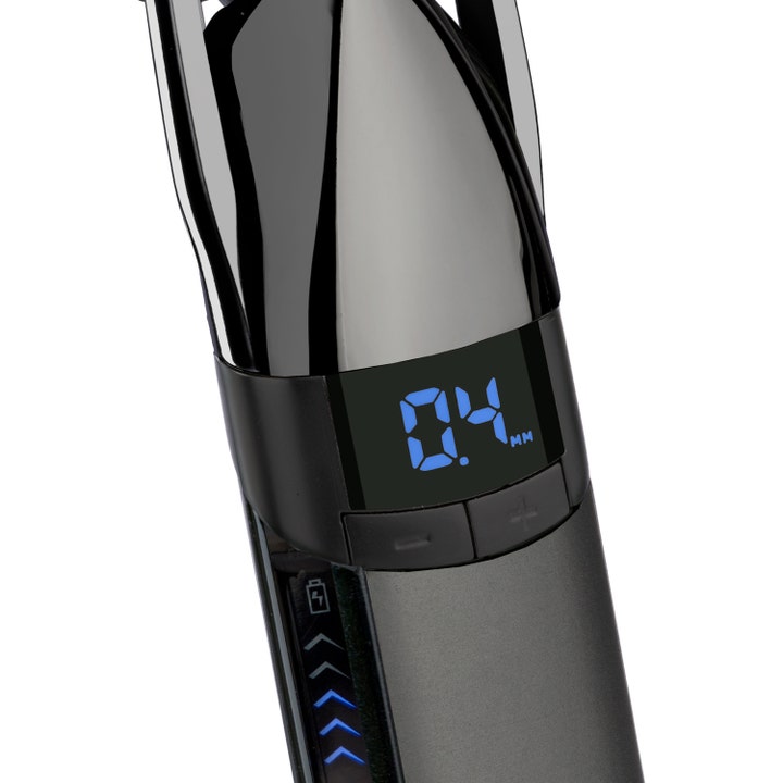 BaByliss Super-X Metal Stubble Trimmer 1 st i grå metall visar digital display med 0.4 mm inställning.