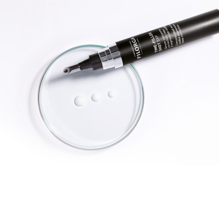 FILORGA Time-Filler Shot 5XP 15 ml antiaging serum för rynkbehandling med vit textur på glas och svart hylsa.