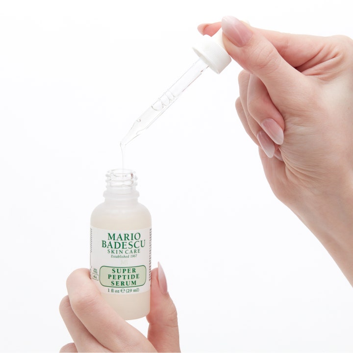 Mario Badescu Super Peptide Serum 29 ml hudvård mot rynkor som appliceras med pipett från frostad glasflaska.