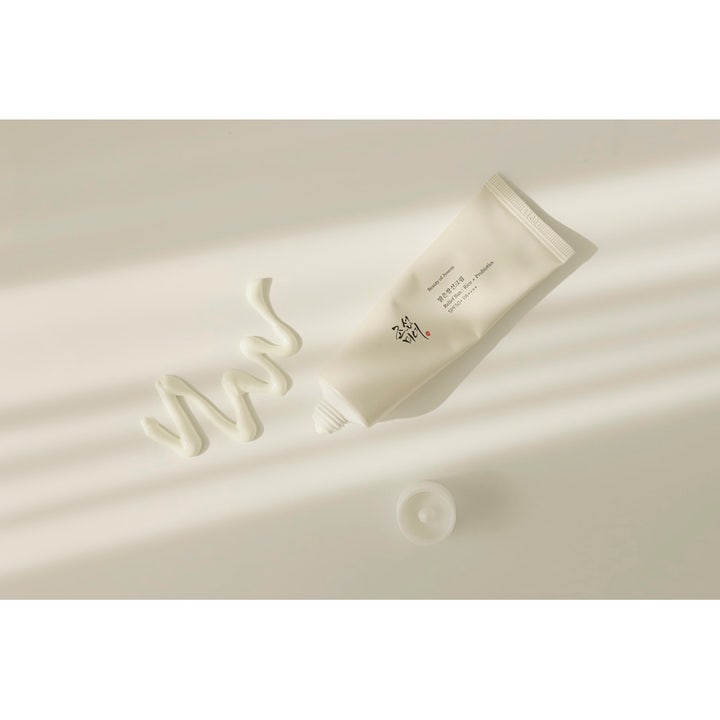 Beauty of Joseon Relief Sun Duo 2 x 50 ml koreansk solkräm risextrakt med krämig vit textur i ett sicksackmönster