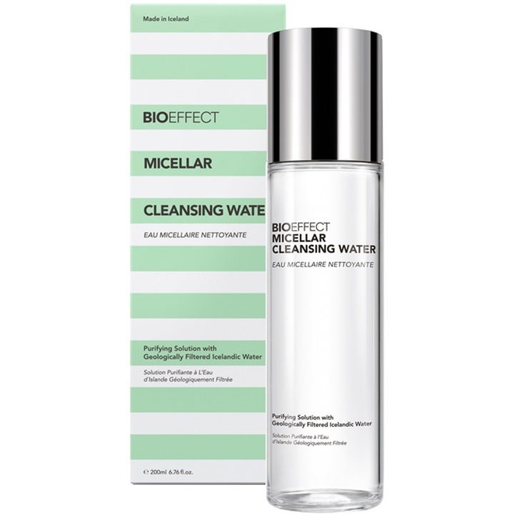 Bioeffect Micellar Cleansing Water 200 ml fuktgivande micellarvatten i klar flaska med silverkork och randig ask.