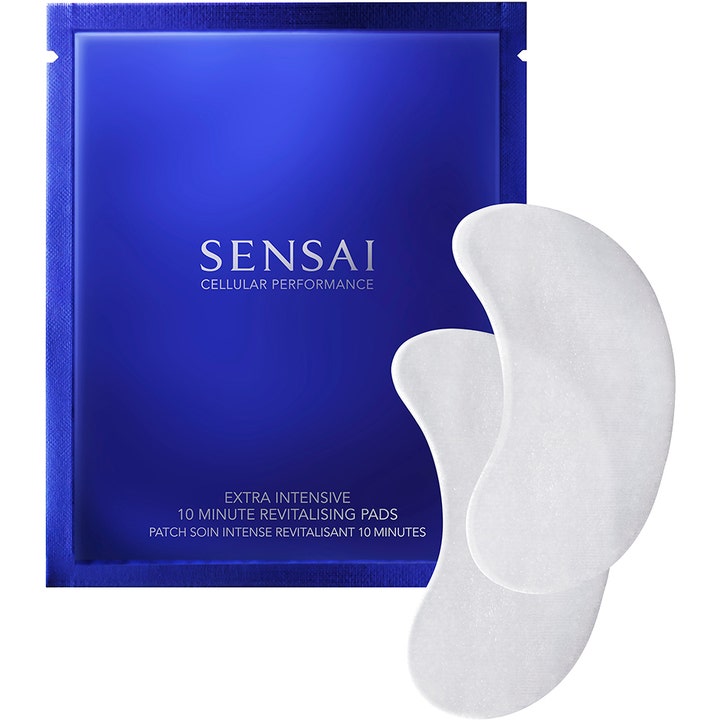 Sensai Cellular Performance Extra Intensive 10 Minute Revitalising Pads revitaliserande ögonmask med vita pads och blått kuvert
