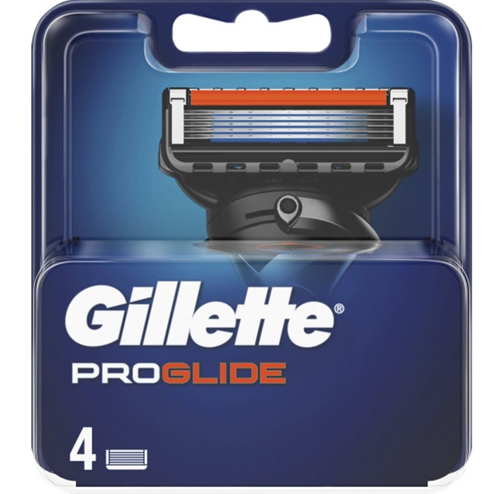 Gillette Fusion ProGlide rakblad 4-pack ger en nära rakning i blå plastförpackning med orange detalj