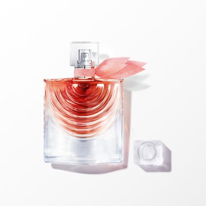 Lancôme La Vie est Belle Iris Absolu 50 ml exklusiv parfym för kvinnor i glasflaska med cirkulärt mönster och glittrigt band