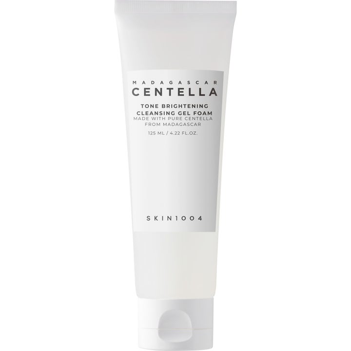 SKIN1004 Madagascar Centella Tone Brightening Cleansing Gel Foam 125 ml lugnande ansiktsrengöring känslig hud i vit tub