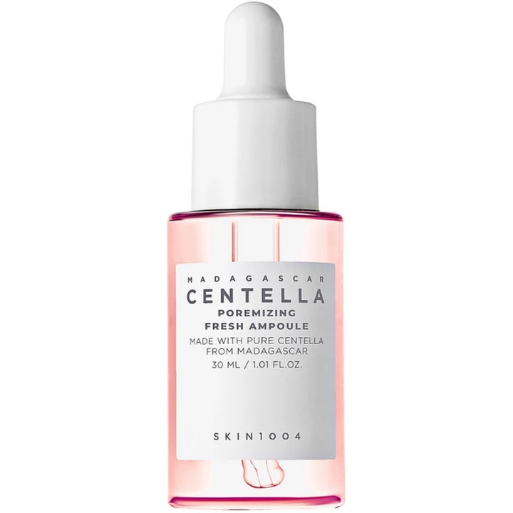 Skin1004 Madagascar Centella Poremizing Fresh Ampoule 30 ml porsammandragande serum i glasflaska med rosa vätska