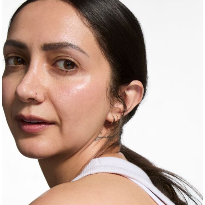 The INKEY List Collagen Peptide Serum 30 ml ger lyster i ansiktet på en person med välvårdad hy.