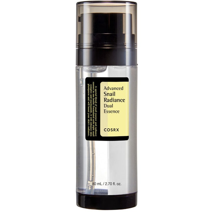 COSRX Advanced Snail Radiance Dual Essence 80 ml lystergivande serum med snigelslem i en tvådelad genomskinlig pumpflaska.