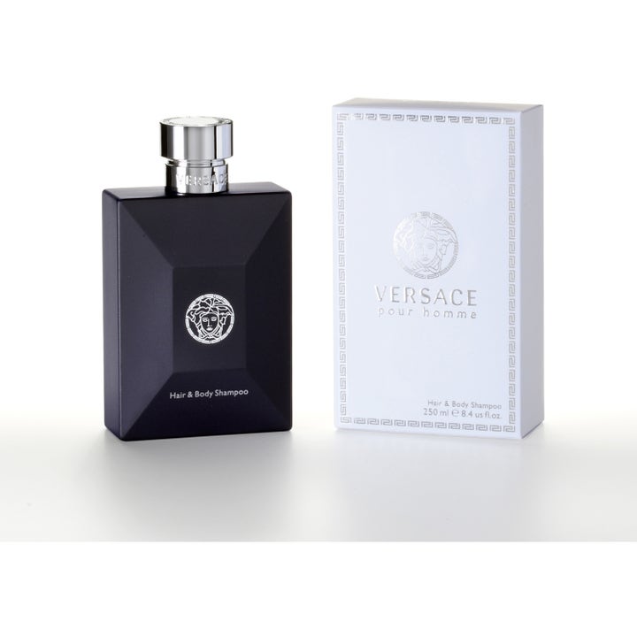Versace Pour Homme 250 ml premium duschtvål i stilren svart flaska med silverdetaljer och vit ytterkartong
