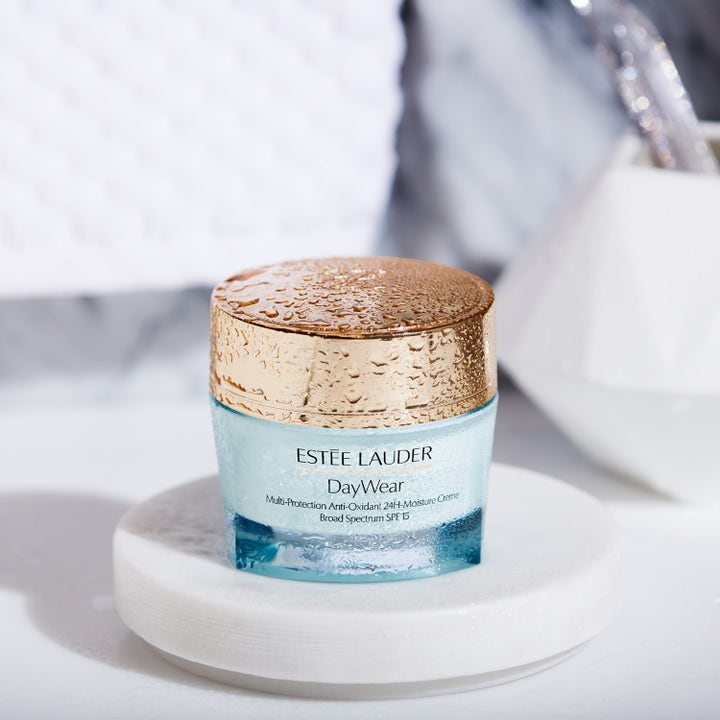 Estée Lauder DayWear Anti-Oxidant Creme SPF 15 30 ml skyddande dagkräm i ljusblå glasburk med guldlock och vattendroppar