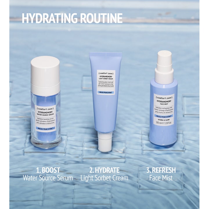 Comfort Zone Hydramemory Face Mist 100 ml ansiktsspray för omedelbar fukt i en hudvårdsrutin över vatten.